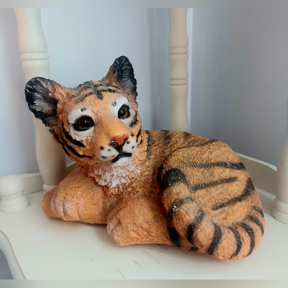 Tiger Cub resin music box tune "what the world needs now is love"